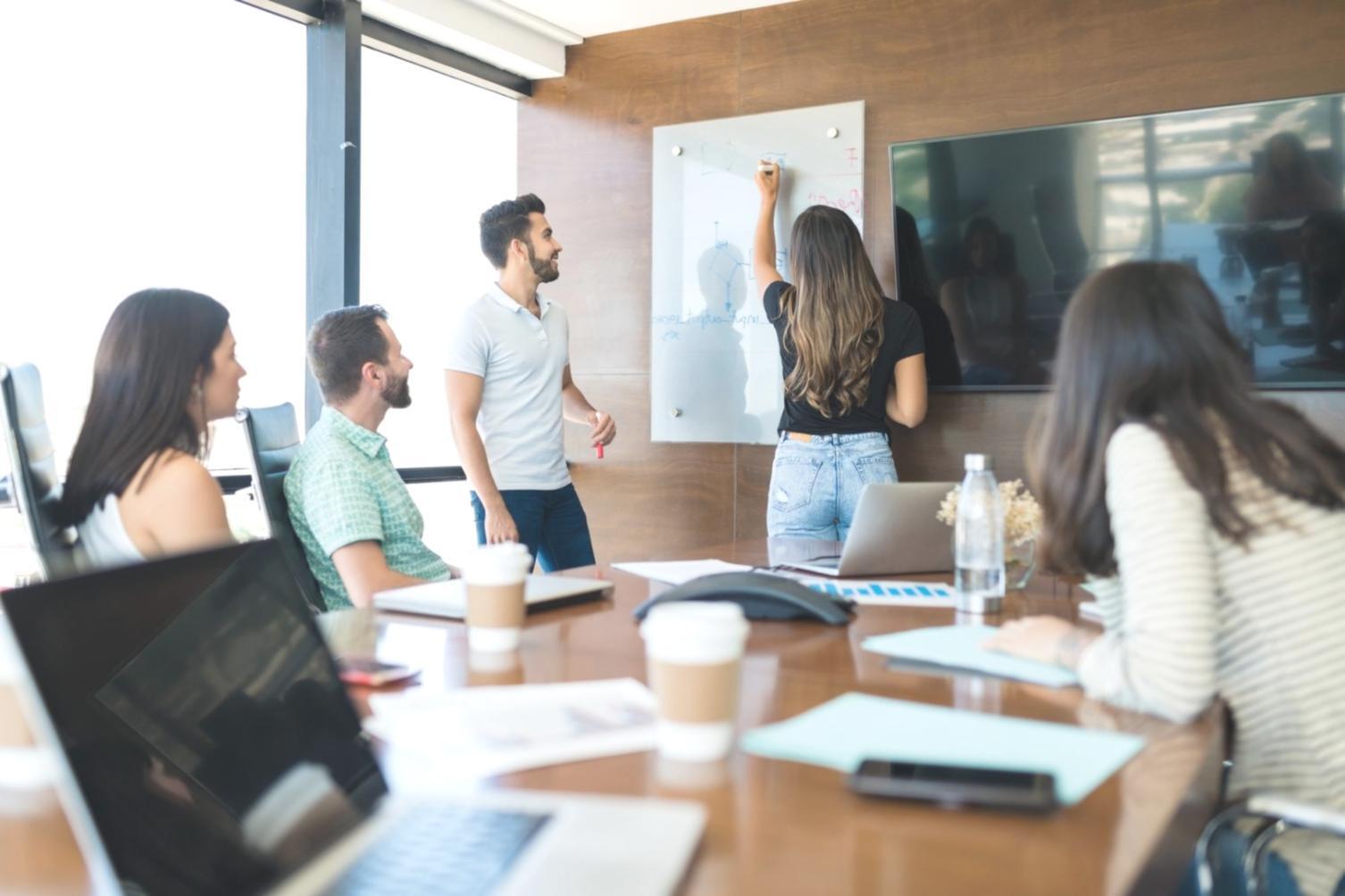 Professionelles Arbeitsumfeld für Personalmanagement und Finanzdienstleistungen